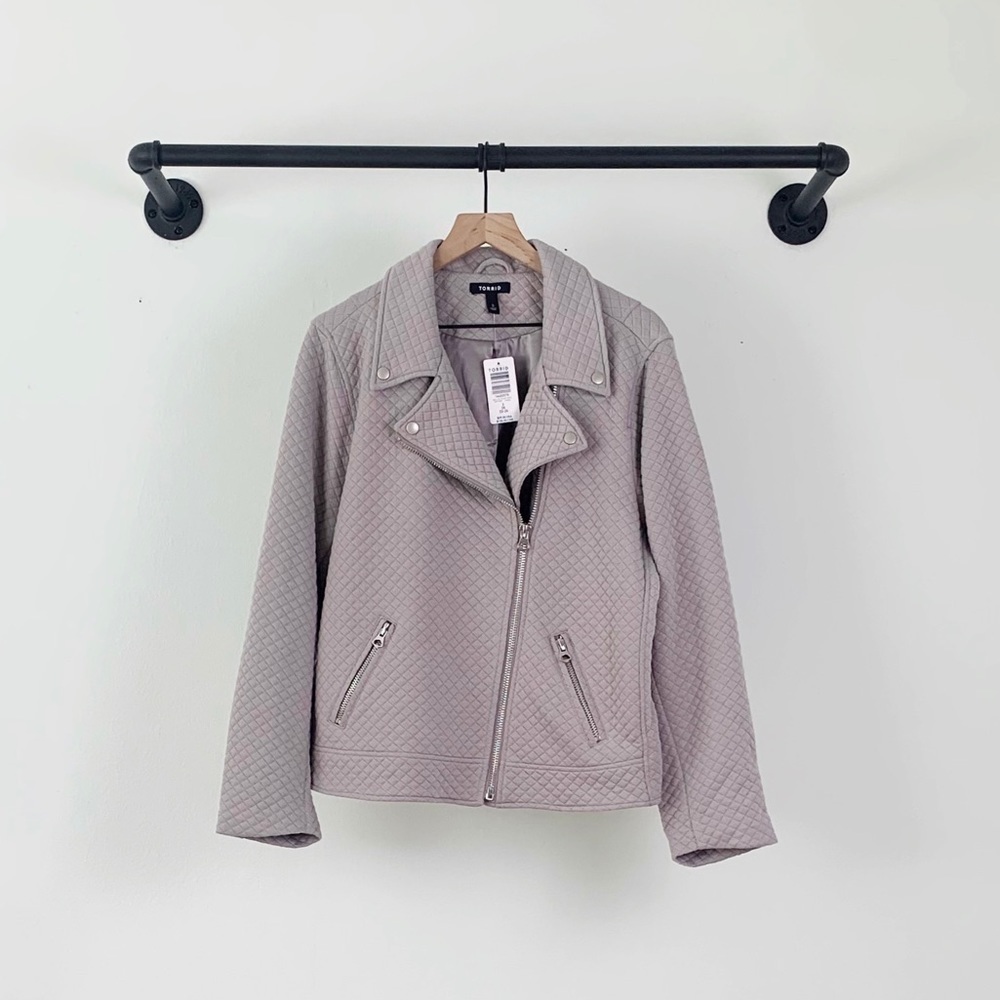 NWT Torrid Plus Size Pebble Grey Quilted Zip Up Moto Jacket - Picture 4 of 7